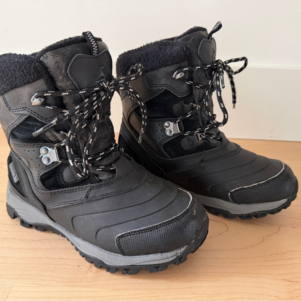 Boys Pacific Mountain Winter Boots Size 4 Waterproof Thinsulate